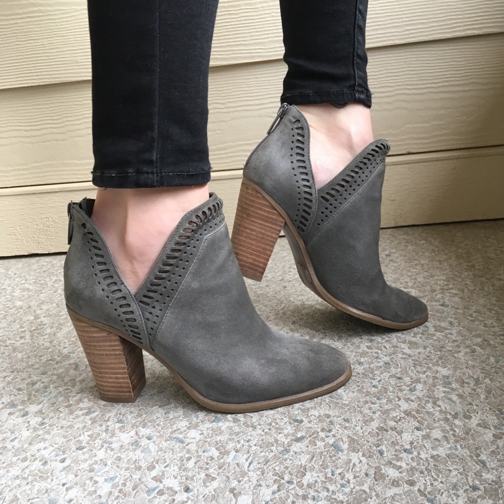 Vince Camuto Fileana Gray Suede Split Shaft Heeled Ankle Booties Women’s 6
